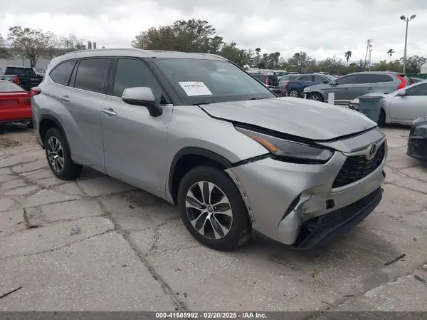5TDGZRAH8NS127497 2022 TOYOTA HIGHLANDER - Image 1