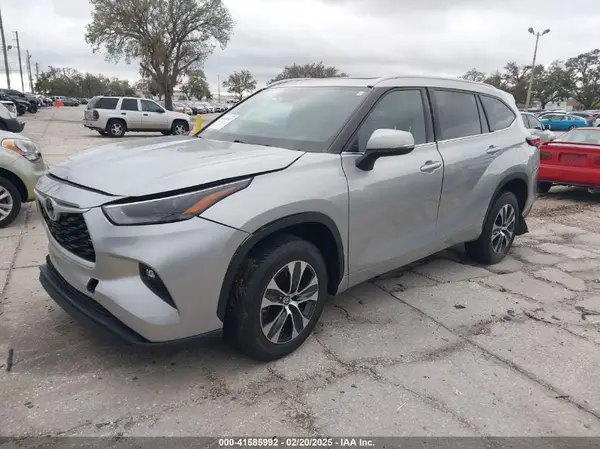 5TDGZRAH8NS127497 2022 TOYOTA HIGHLANDER - Image 2