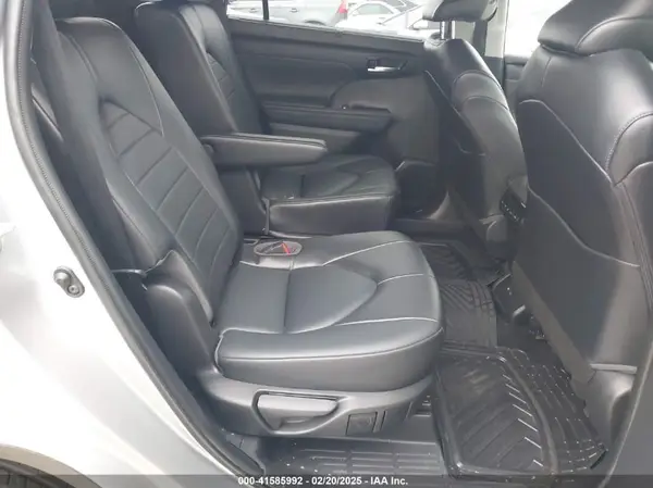 5TDGZRAH8NS127497 2022 TOYOTA HIGHLANDER - Image 8