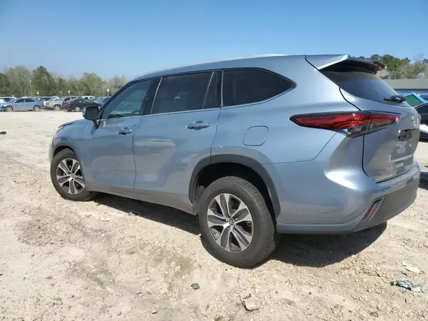 5TDGZRAH8NS128309 2022 TOYOTA HIGHLANDER - Image 2
