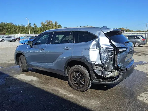 5TDGZRAH8NS135843 2022 TOYOTA HIGHLANDER - Image 2