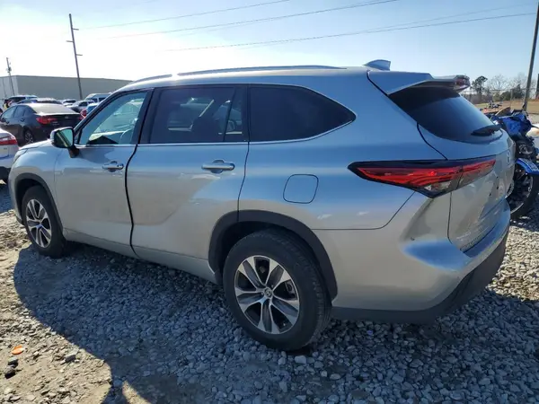 5TDGZRAH8NS142260 2022 TOYOTA HIGHLANDER - Image 2