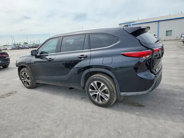 5TDGZRAH8NS538365 2022 TOYOTA HIGHLANDER - Image 2