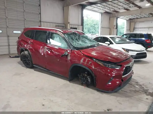 5TDGZRAH8NS538978 2022 TOYOTA HIGHLANDER - Image 1