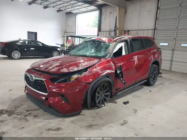 5TDGZRAH8NS538978 2022 TOYOTA HIGHLANDER - Image 2
