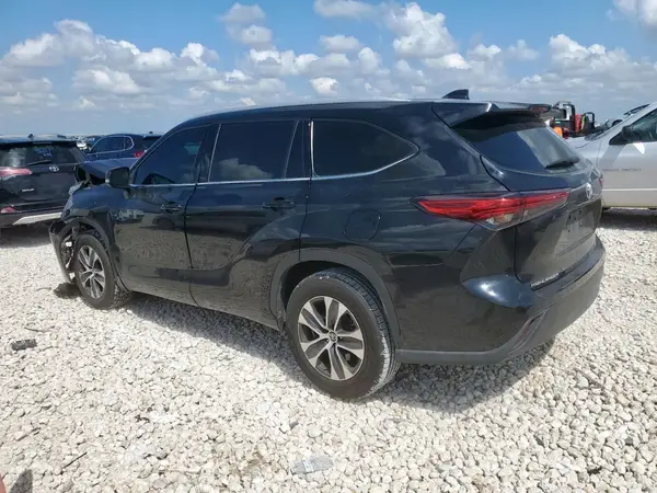 5TDGZRAH8NS540990 2022 TOYOTA HIGHLANDER - Image 2