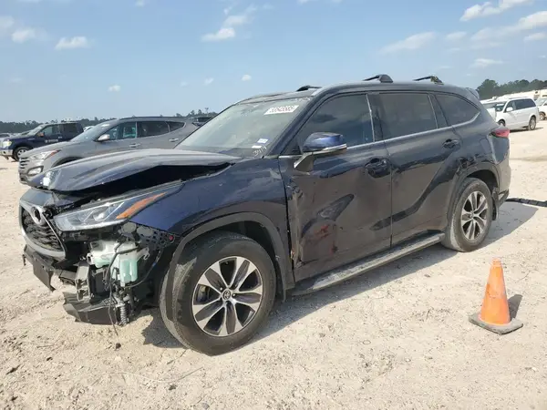 5TDGZRAH8NS543419 2022 TOYOTA HIGHLANDER - Image 1