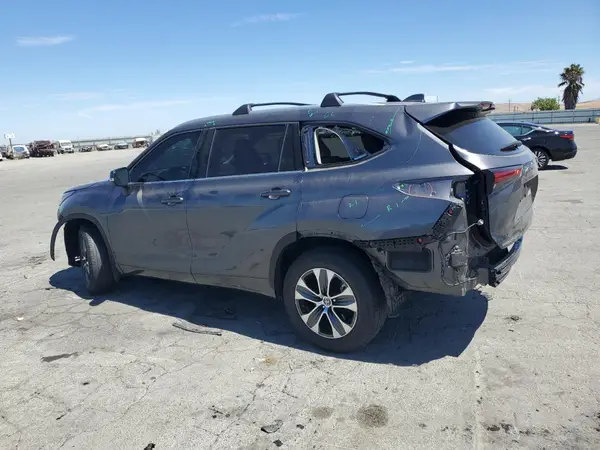 5TDGZRAH8NS546692 2022 TOYOTA HIGHLANDER - Image 2