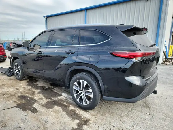 5TDGZRAH8NS548443 2022 TOYOTA HIGHLANDER - Image 2
