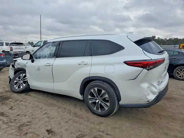 5TDGZRAH8NS550175 2022 TOYOTA HIGHLANDER - Image 2