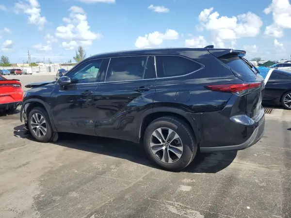 5TDGZRAH8NS552816 2022 TOYOTA HIGHLANDER - Image 2
