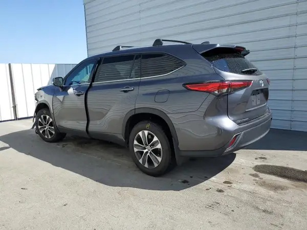 5TDGZRAH8NS560396 2022 TOYOTA HIGHLANDER - Image 2