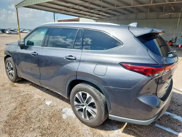 5TDGZRAH8NS560687 2022 TOYOTA HIGHLANDER - Image 2