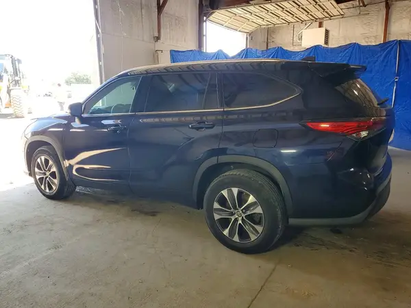 5TDGZRAH9LS005261 2020 TOYOTA HIGHLANDER - Image 2