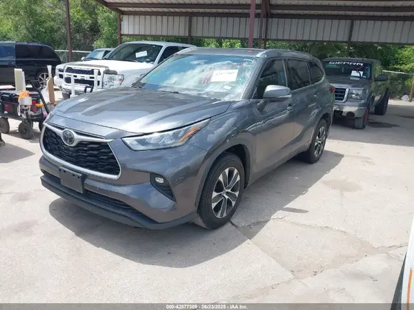 5TDGZRAH9LS005440 2020 TOYOTA HIGHLANDER - Image 2