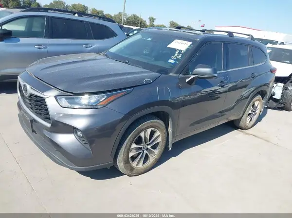 5TDGZRAH9LS009858 2020 TOYOTA HIGHLANDER - Image 2