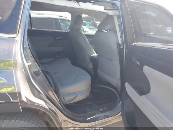 5TDGZRAH9LS009858 2020 TOYOTA HIGHLANDER - Image 8