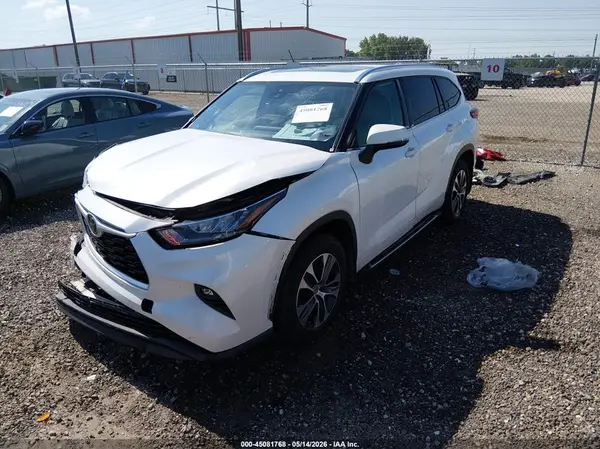 5TDGZRAH9LS017782 2020 TOYOTA HIGHLANDER - Image 2