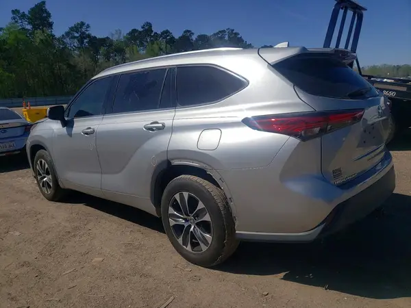 5TDGZRAH9LS018060 2020 TOYOTA HIGHLANDER - Image 2