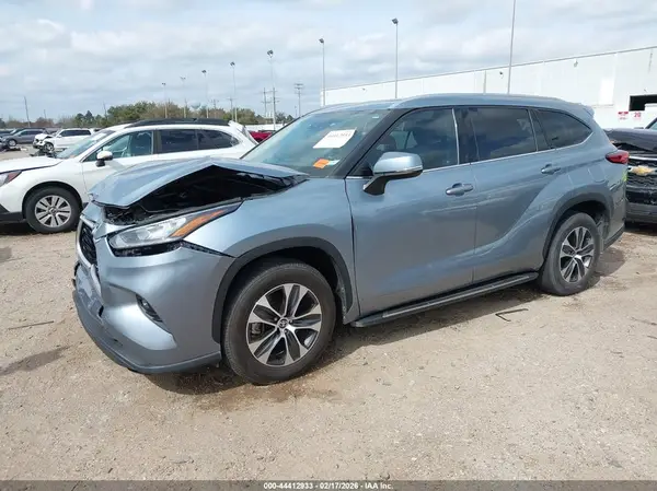 5TDGZRAH9LS021721 2020 TOYOTA HIGHLANDER - Image 2