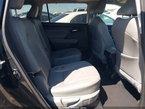 5TDGZRAH9LS501791 2020 TOYOTA HIGHLANDER - Image 8