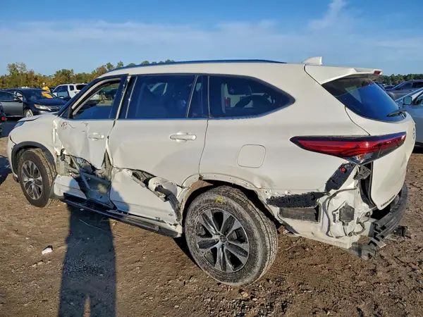5TDGZRAH9LS504898 2020 TOYOTA HIGHLANDER - Image 2