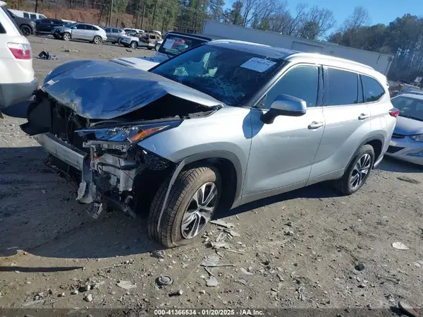 5TDGZRAH9LS512953 2020 TOYOTA HIGHLANDER - Image 2