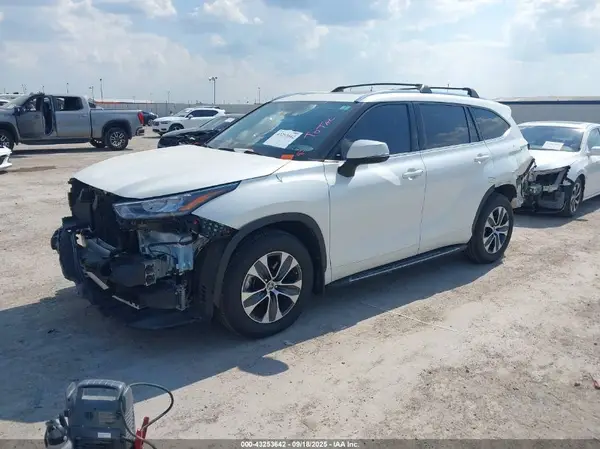 5TDGZRAH9LS513388 2020 TOYOTA HIGHLANDER - Image 2