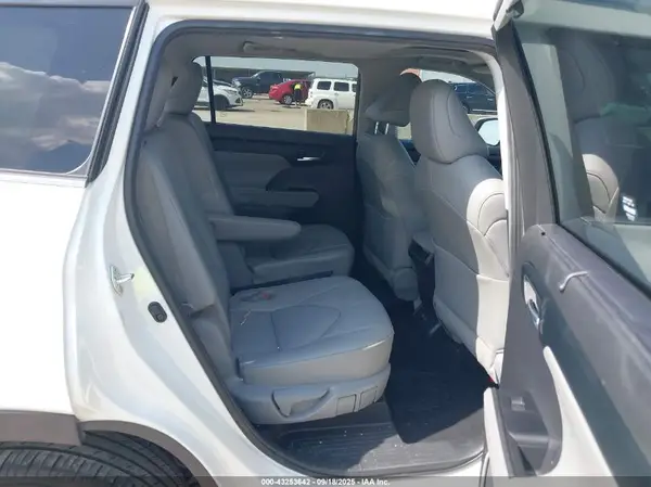 5TDGZRAH9LS513388 2020 TOYOTA HIGHLANDER - Image 8