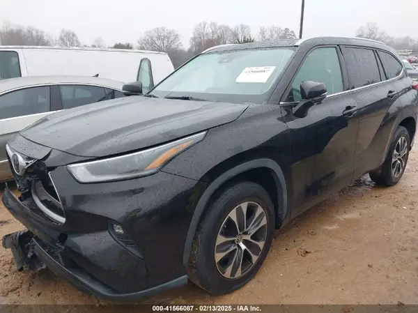 5TDGZRAH9MS039752 2021 TOYOTA HIGHLANDER - Image 2