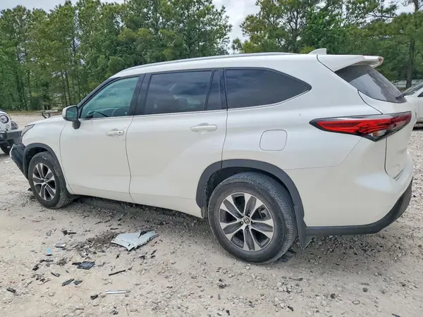 5TDGZRAH9MS043851 2021 TOYOTA HIGHLANDER - Image 2