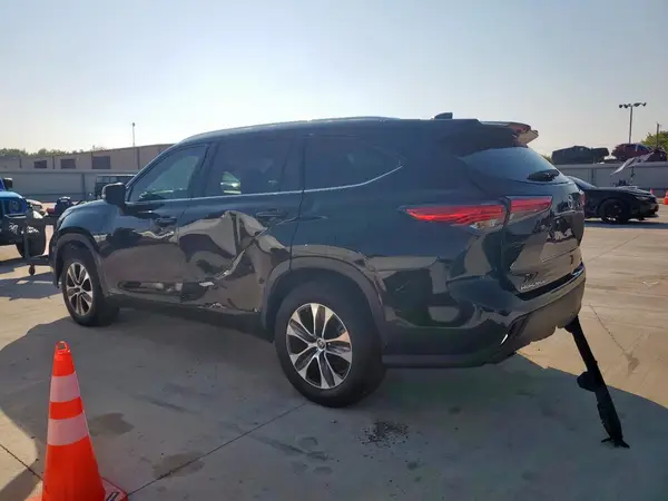 5TDGZRAH9MS044367 2021 TOYOTA HIGHLANDER - Image 2