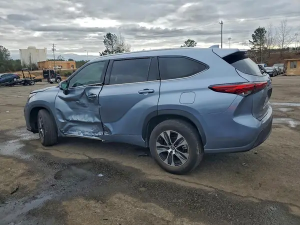 5TDGZRAH9MS049861 2021 TOYOTA HIGHLANDER - Image 2