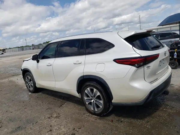 5TDGZRAH9MS058124 2021 TOYOTA HIGHLANDER - Image 2