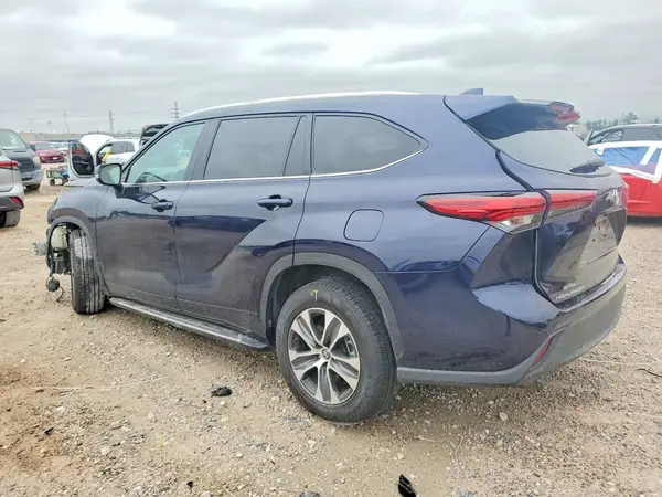 5TDGZRAH9MS062903 2021 TOYOTA HIGHLANDER - Image 2