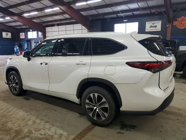 5TDGZRAH9MS072380 2021 TOYOTA HIGHLANDER - Image 2