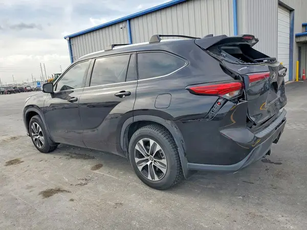 5TDGZRAH9MS085503 2021 TOYOTA HIGHLANDER - Image 2