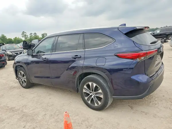 5TDGZRAH9MS088174 2021 TOYOTA HIGHLANDER - Image 2