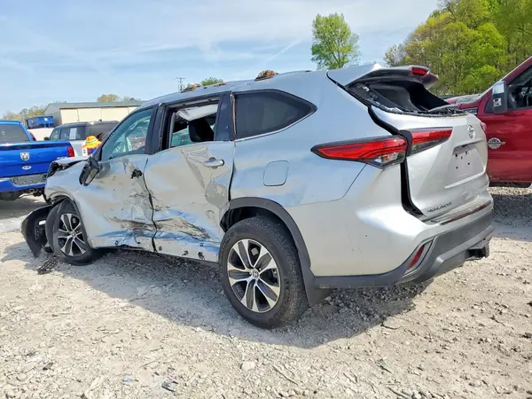 5TDGZRAH9MS089504 2021 TOYOTA HIGHLANDER - Image 2