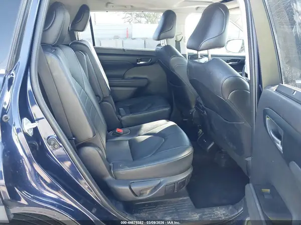5TDGZRAH9MS520780 2021 TOYOTA HIGHLANDER - Image 8