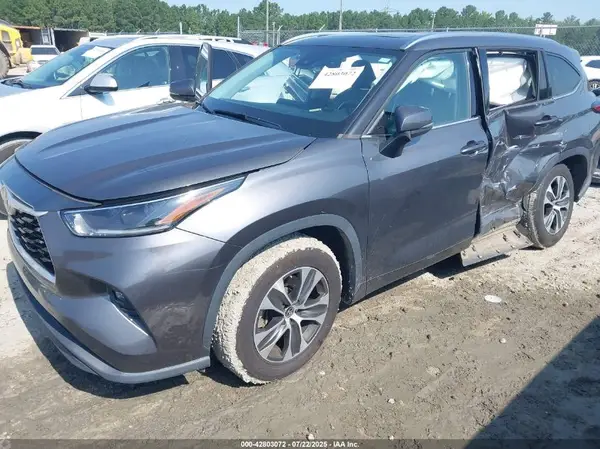 5TDGZRAH9MS535974 2021 TOYOTA HIGHLANDER - Image 2