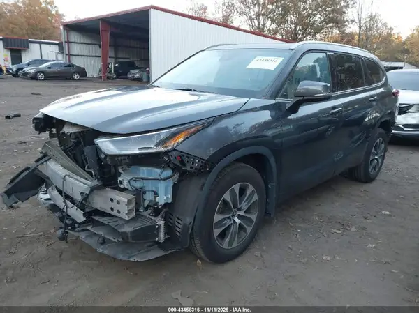 5TDGZRAH9MS536350 2021 TOYOTA HIGHLANDER - Image 2
