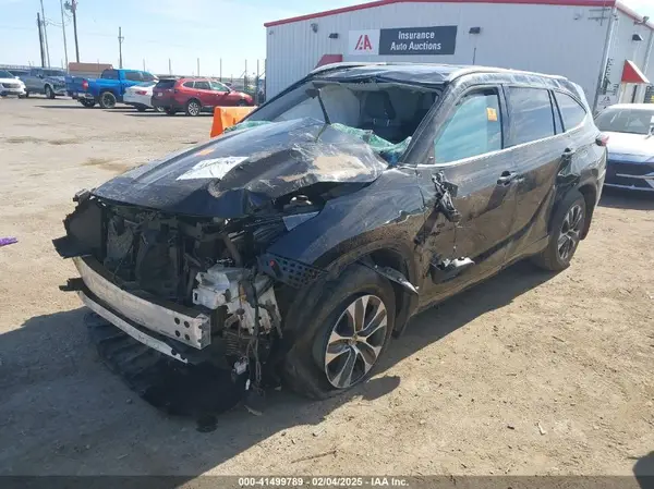 5TDGZRAH9NS096907 2022 TOYOTA HIGHLANDER - Image 2