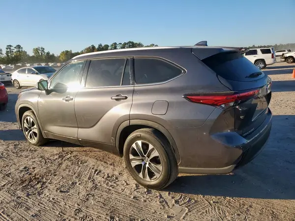 5TDGZRAH9NS106805 2022 TOYOTA HIGHLANDER - Image 2