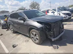 5TDGZRAH9NS108263 2022 TOYOTA HIGHLANDER