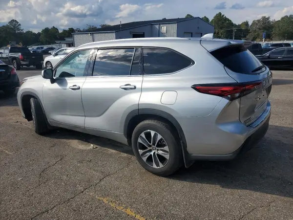 5TDGZRAH9NS126293 2022 TOYOTA HIGHLANDER - Image 2