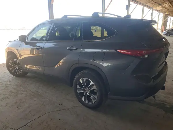 5TDGZRAH9NS131638 2022 TOYOTA HIGHLANDER - Image 2