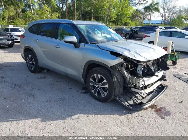 5TDGZRAH9NS133986 2022 TOYOTA HIGHLANDER - Image 1