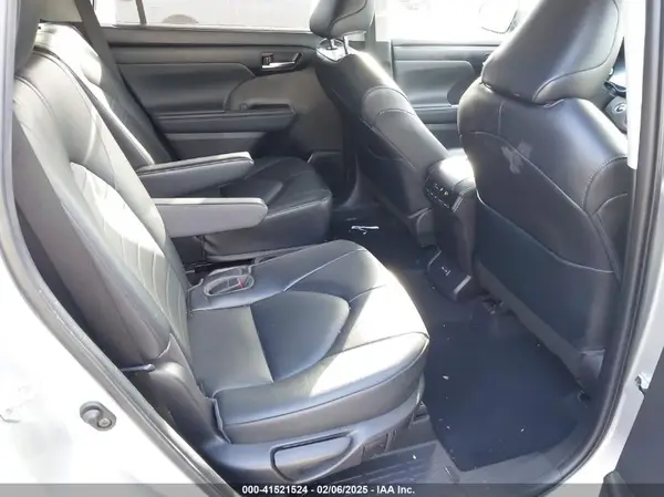 5TDGZRAH9NS133986 2022 TOYOTA HIGHLANDER - Image 8