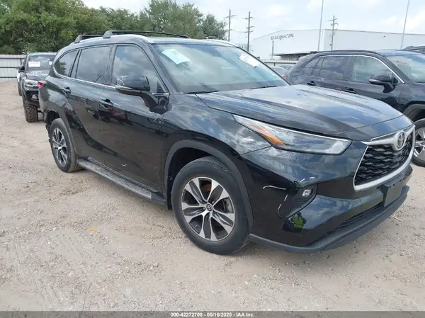 5TDGZRAH9NS135673 2022 TOYOTA HIGHLANDER - Image 1